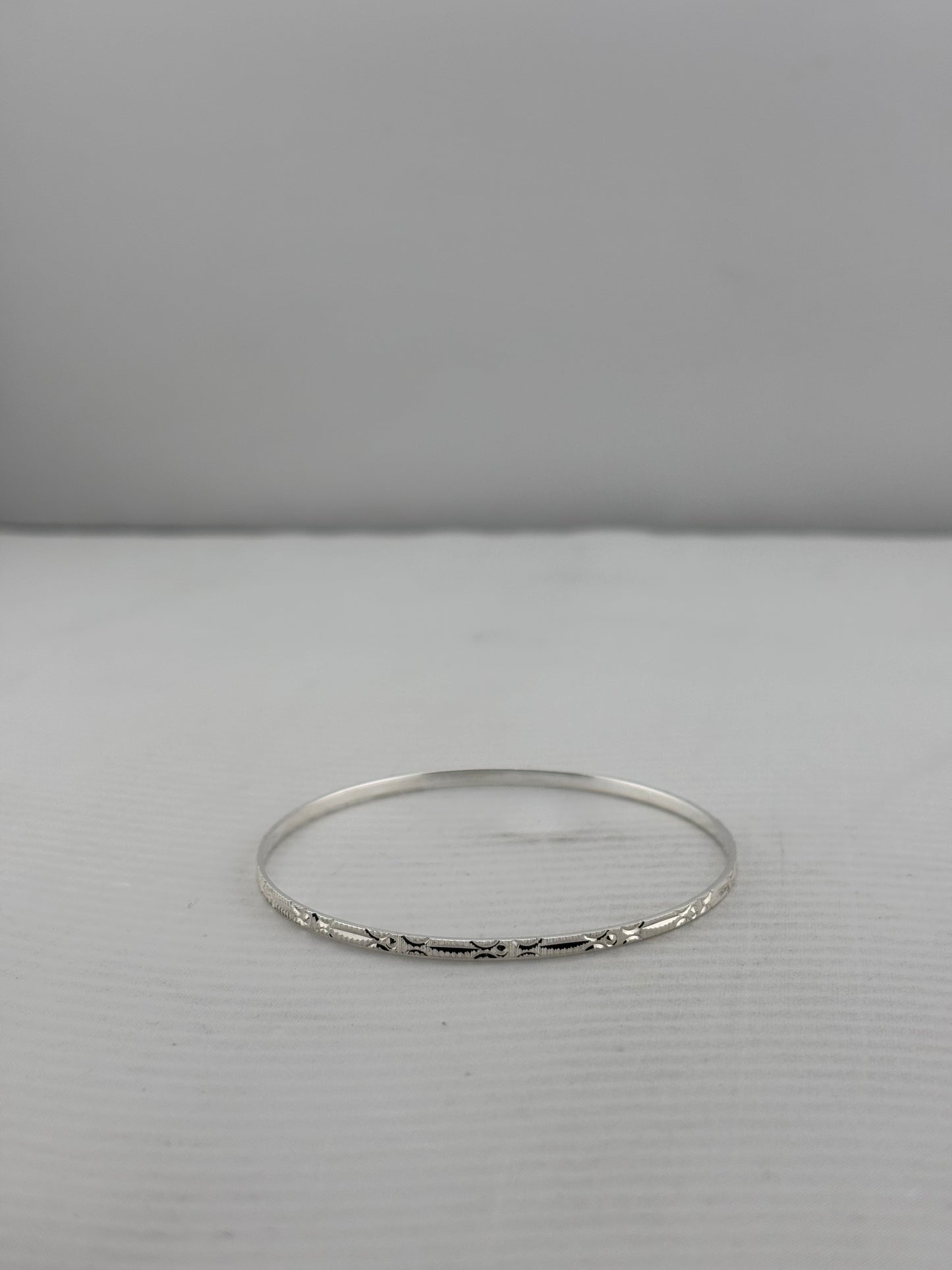 925 Sterling Silver Bangle - Diamond-Cut Sparkle, Thin Band, 60mm