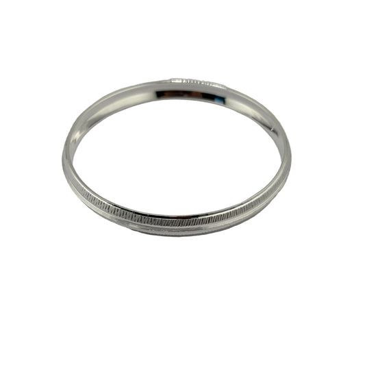 Silver Kada with Diamond-Cut Diagonal Chevron Texture – 925