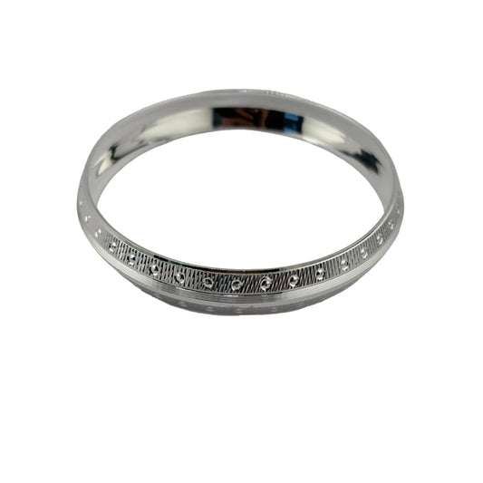 Silver Kada with Polka-Dot Rail & Fine Ribbed Texture – 925