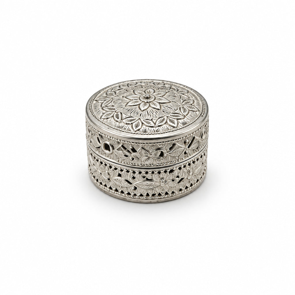 Silver Round Box Engraved Floral Handcrafted (11.47g)