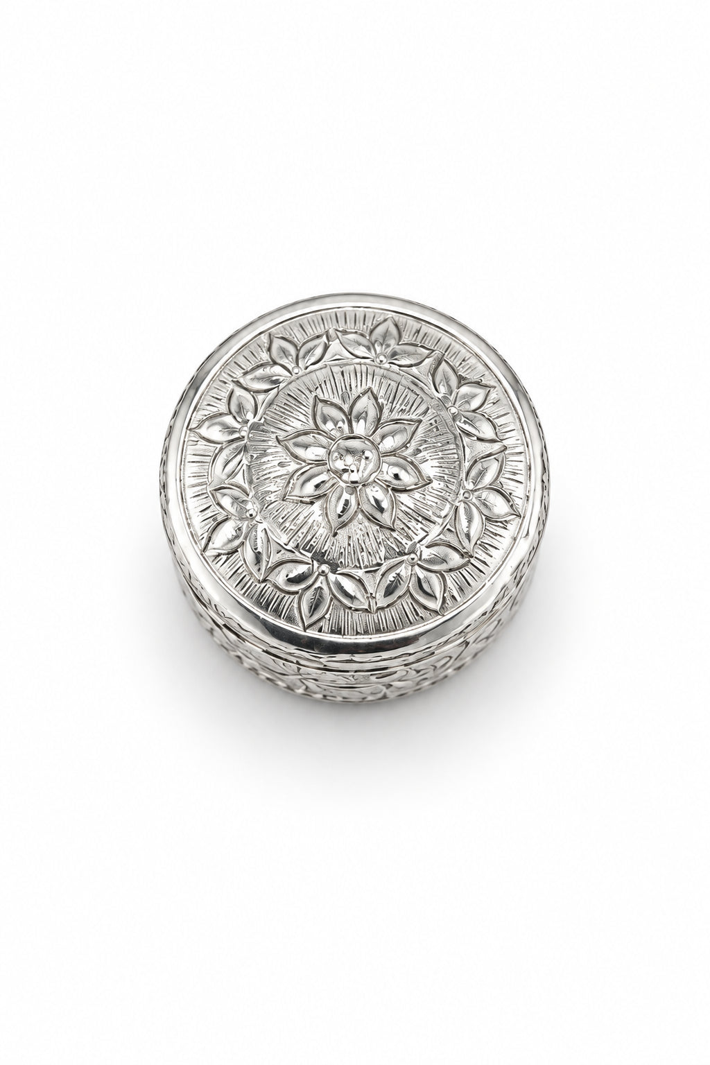Silver Round Box Engraved Floral Handcrafted (11.47g)
