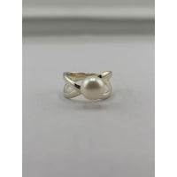 Load image into Gallery viewer, Sterling Silver Crossover Pearl Ring
