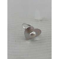 Load image into Gallery viewer, Sterling Silver Heart Pearl Ring
